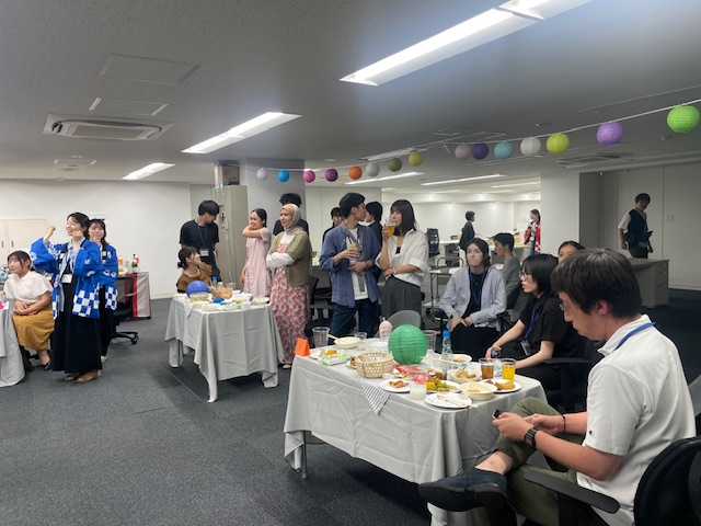 笑顔の社員たち
